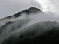 La cima del Peñaescabia tras las nubes