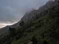 Las nubes cubran las cimas de la sierra