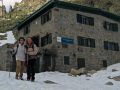 Mara Amparo y Jos Manuel en el refugio de Elola